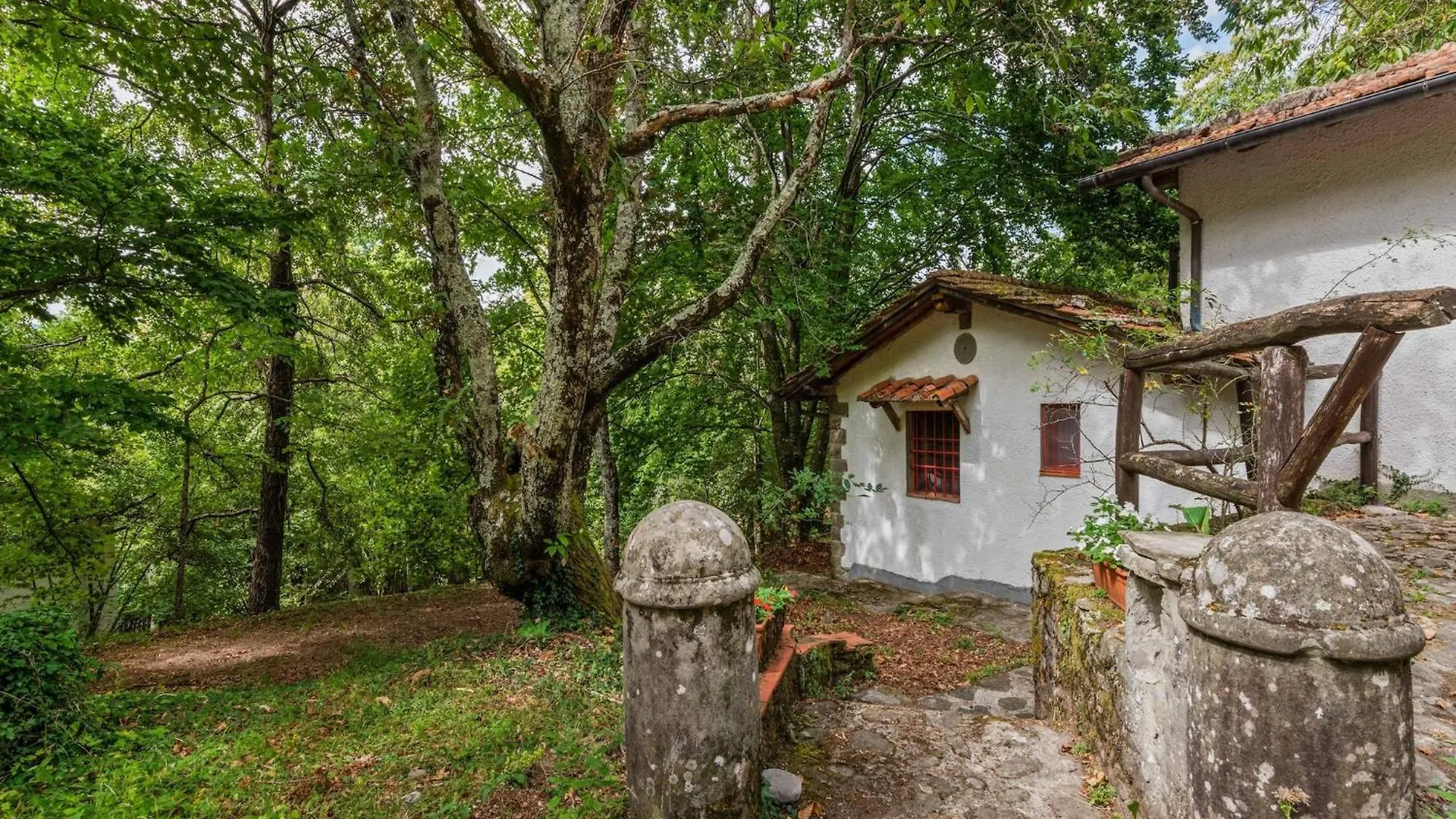 Holiday Home With Garden And Shared Pool Migliorini Italy