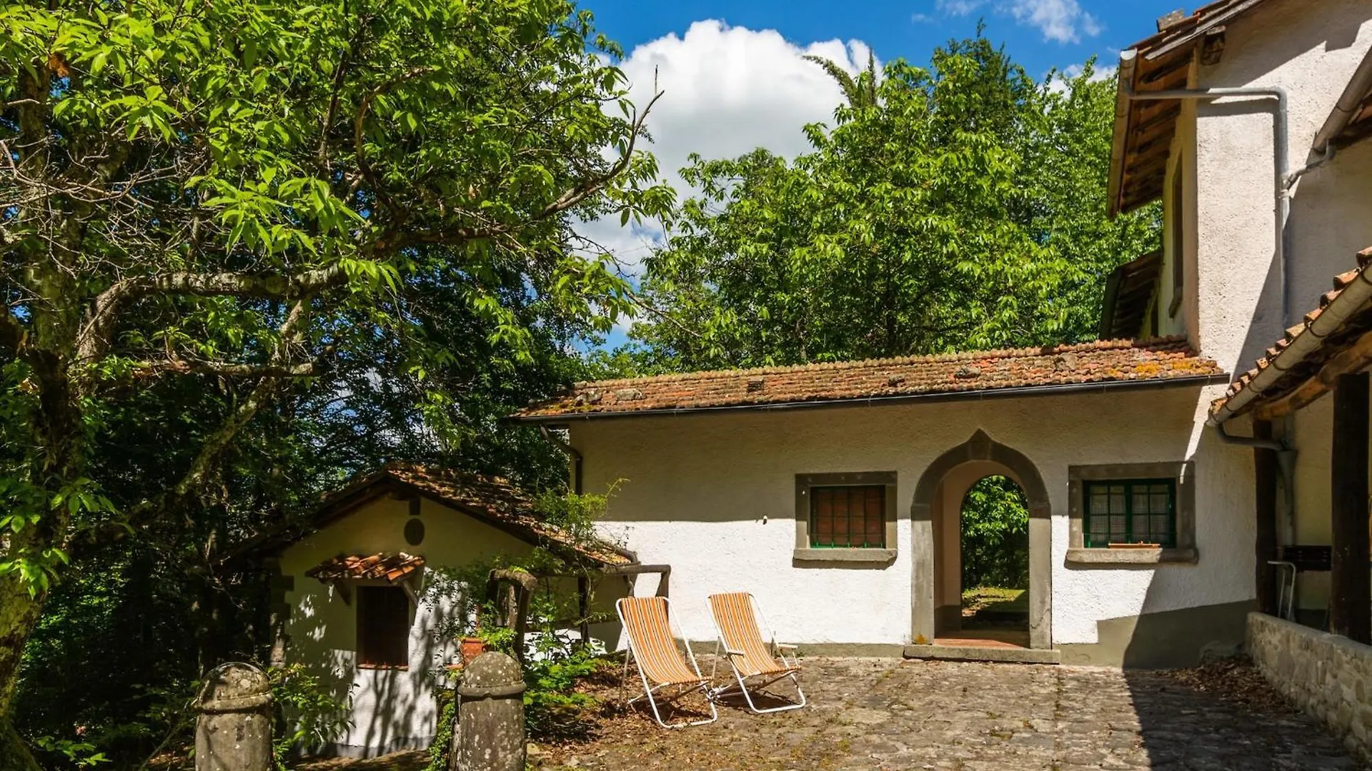 Holiday Home With Garden And Shared Pool Migliorini 0*,